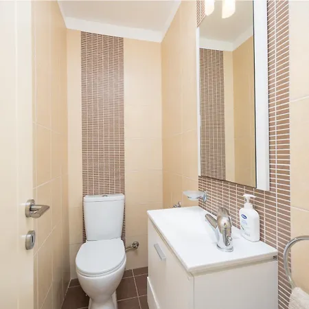 Iremia Βίλα Αστρακερή