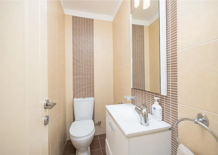 Iremia Βίλα Αστρακερή